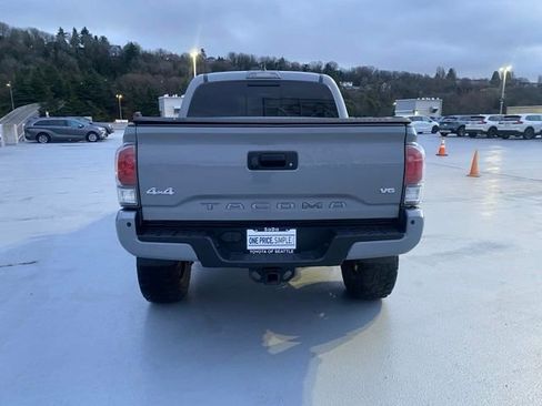 Used 2021 Toyota Tacoma Limited image 7