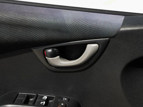 Used 2011 Honda Fit Sport image 37
