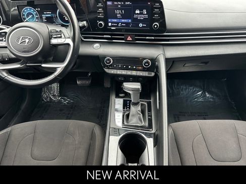 Used 2022 Hyundai Elantra SEL w/ Convenience + Premium Package image 14