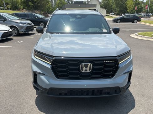 Used 2025 Honda Pilot Black Edition image 3