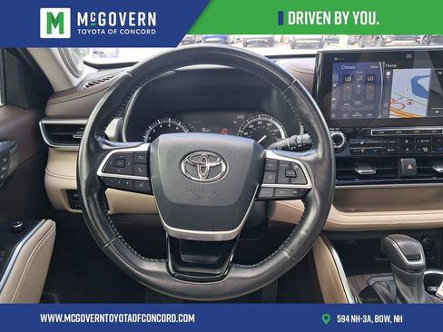 Used 2022 Toyota Highlander Platinum AWD/4WD image 26