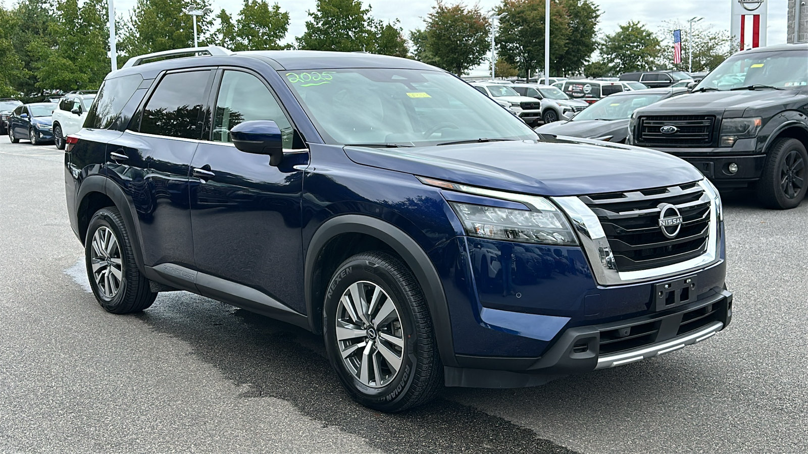 Certified 2025 Nissan Pathfinder SL AWD/4WD image 2