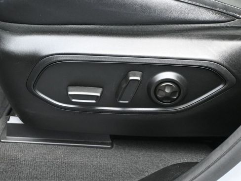 Used 2023 Jeep Grand Cherokee L Laredo image 11