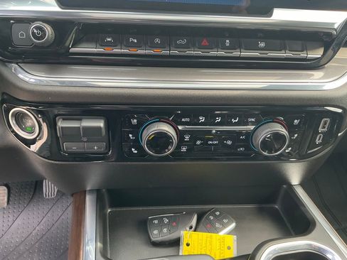 Used 2024 Chevrolet Silverado 1500 High Country AWD/4WD image 33