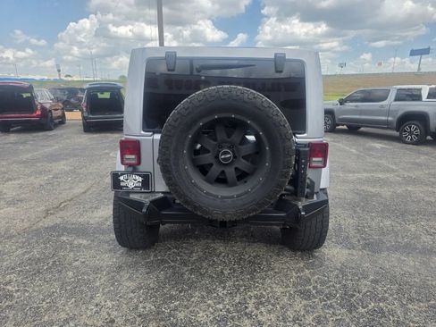 Used 2016 Jeep Wrangler Unlimited Sahara w/ Max Tow Package AWD/4WD image 6