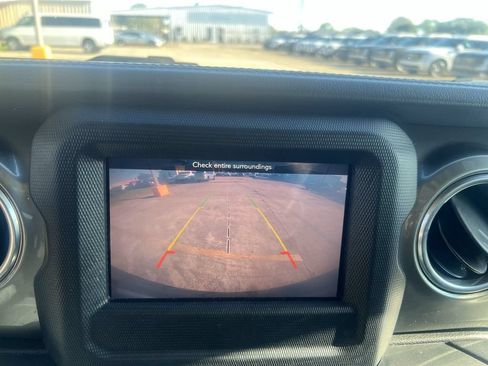 Used 2019 Jeep Wrangler Unlimited Sahara w/ Safety Group AWD/4WD image 21