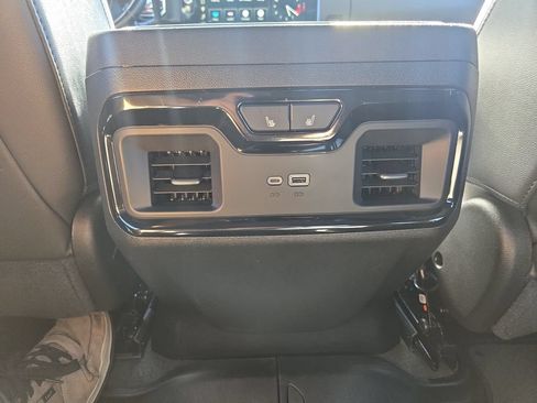 Used 2024 GMC Sierra 2500 AT4 w/ AT4 Premium Plus Package AWD/4WD image 19