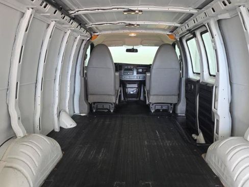 Used 2015 Chevrolet Express 2500 RWD image 15