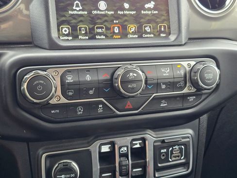 Used 2023 Jeep Wrangler Unlimited Sahara w/ Cold Weather Group AWD/4WD image 32