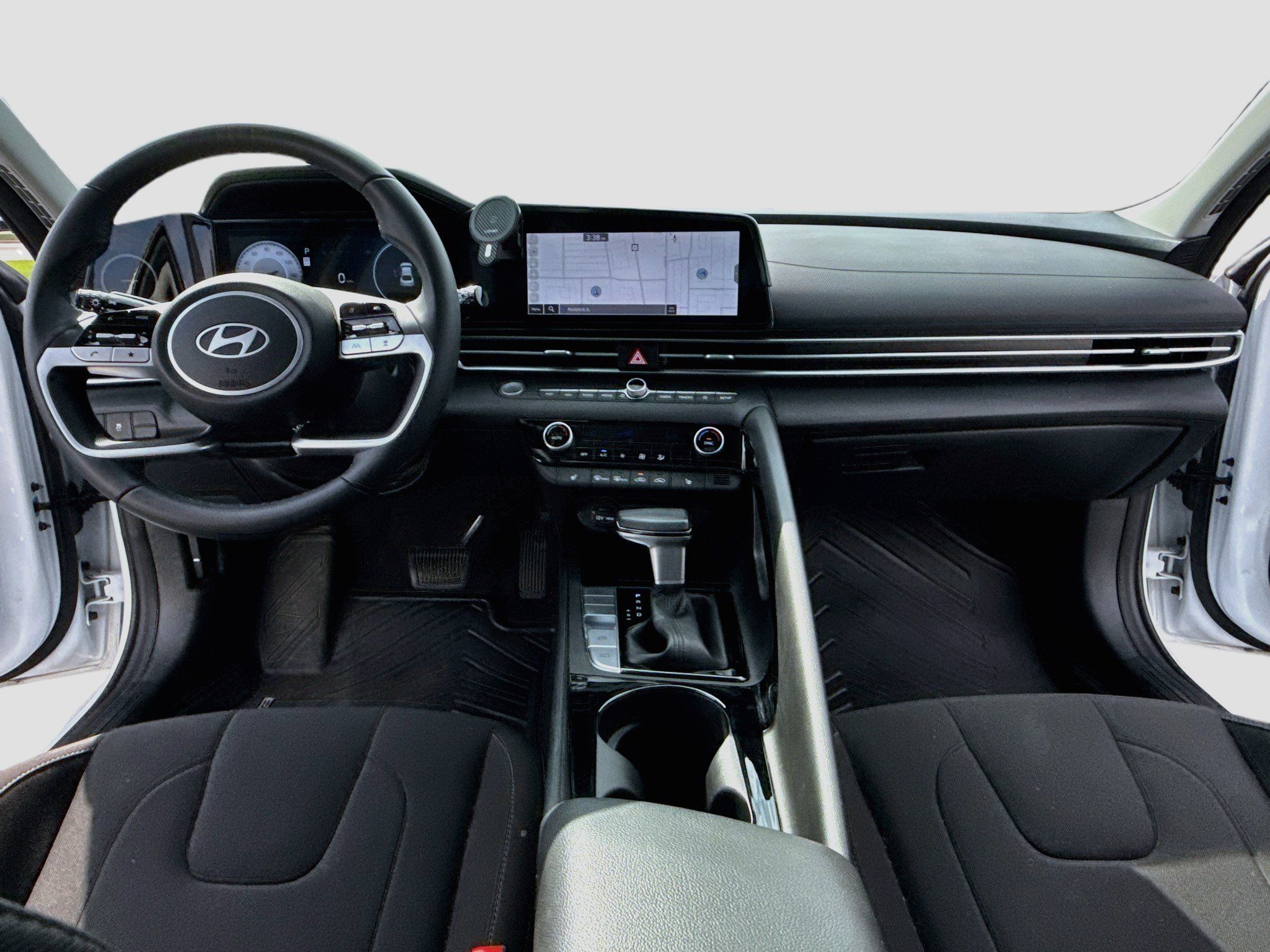 Used 2025 Hyundai Elantra SEL FWD image 14