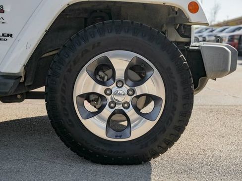 Used 2016 Jeep Wrangler Unlimited Sahara w/ Connectivity Group AWD/4WD image 5