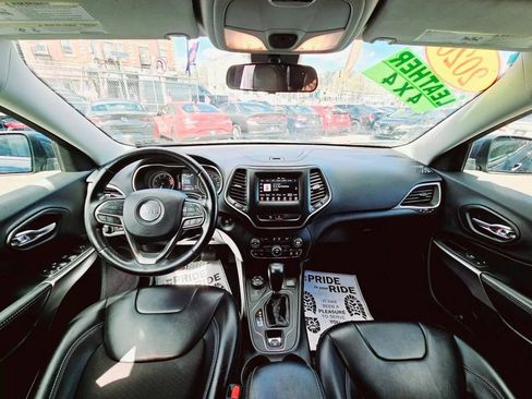 Used 2020 Jeep Cherokee Latitude Plus w/ Cold Weather Group image 12