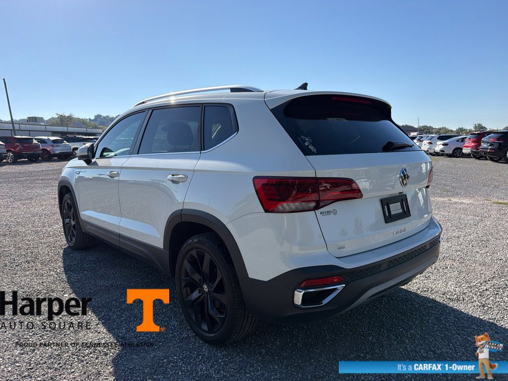 Used 2024 Volkswagen Taos SE w/ Panoramic Sunroof Package FWD image 3