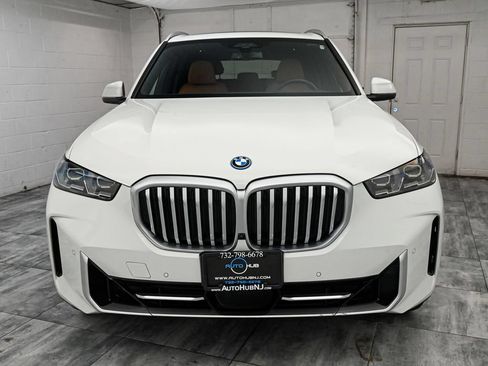 Used 2024 BMW X5 xDrive50e w/ Premium Package AWD/4WD image 2
