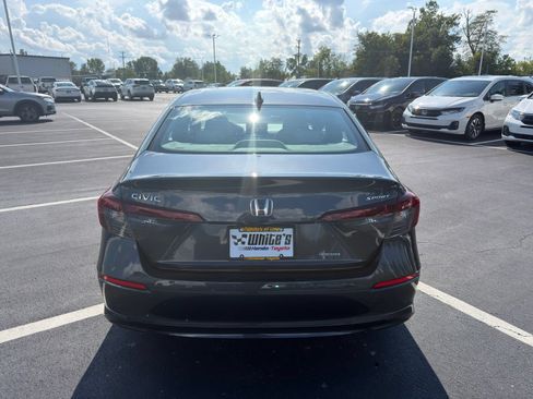 Used 2025 Honda Civic Sport image 5