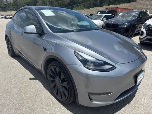 Used 2024 Tesla Model Y Performance AWD/4WD image 3
