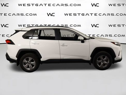 Used 2025 Toyota RAV4 XLE FWD image 46