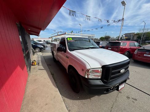 Used 2006 Ford F350 XL RWD image 3