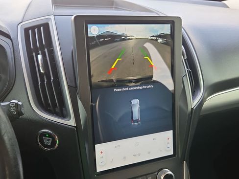 Used 2022 Ford Edge SEL image 11