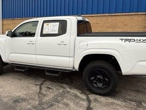 Used 2020 Toyota Tacoma SR image 3