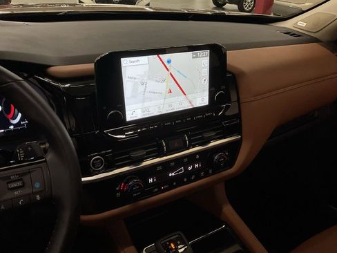 Used 2024 Nissan Pathfinder Platinum w/ Cargo Package image 14