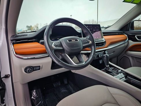 Certified 2022 Jeep Compass Limited image 13