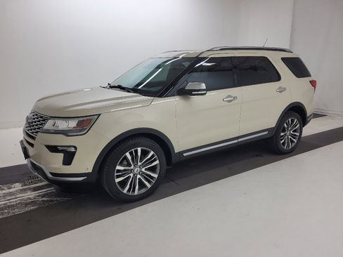 Used 2018 Ford Explorer Platinum image 2