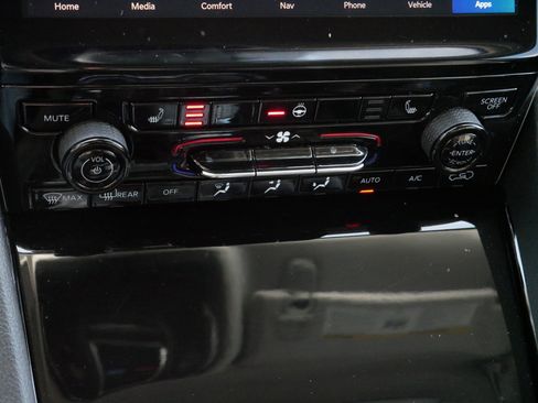 Used 2023 Jeep Grand Cherokee Limited w/ Black Appearance Package image 23