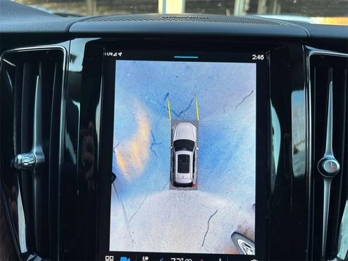 Used 2024 Volvo XC60 B5 Plus w/ Protection Package Premier image 32