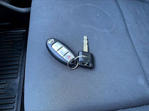 Used 2022 Nissan Frontier SV image 32