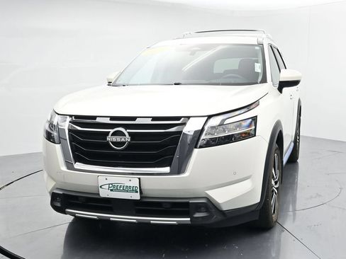 Used 2023 Nissan Pathfinder Platinum w/ Cargo Package AWD/4WD image 3