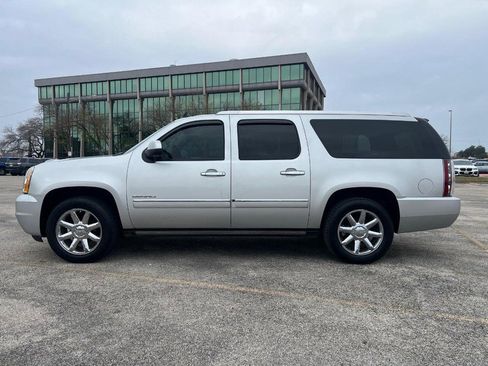 Used 2010 GMC Yukon XL Denali image 2