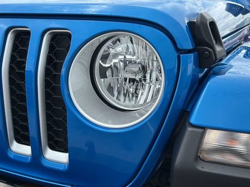 Used 2022 Jeep Gladiator Overland w/ Popular Equipment Package AWD/4WD image 9
