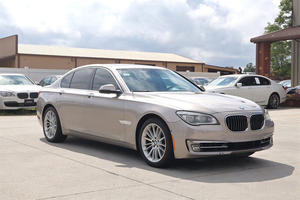 Used 2013 BMW 750i RWD image 9