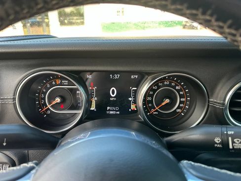 Used 2020 Jeep Gladiator Overland AWD/4WD image 16