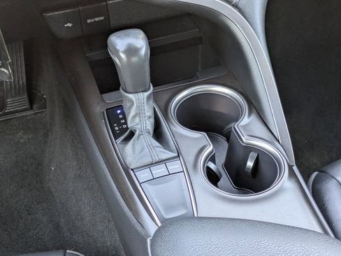 Used 2024 Toyota Camry SE image 13