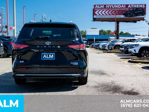 Used 2023 Toyota Sienna Platinum image 6