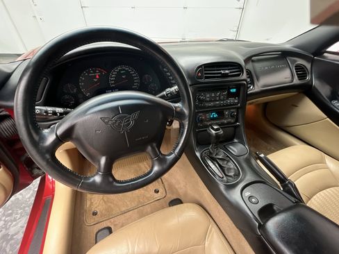 Used 1999 Chevrolet Corvette Convertible w/ Memory Pkg RWD image 10