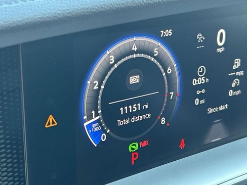 Certified 2025 Volkswagen Tiguan SE R-Line AWD/4WD image 29