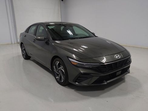 Used 2024 Hyundai Elantra SEL w/ Convenience Package FWD image 13