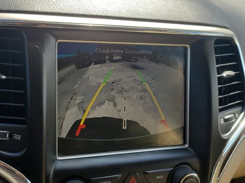 Used 2017 Jeep Grand Cherokee Limited image 22