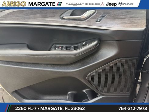Used 2025 Jeep Grand Cherokee Limited w/ Black Appearance Package RWD image 33