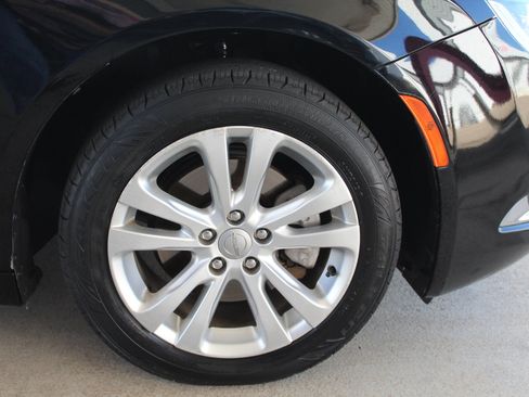 Used 2015 Chrysler 200 Limited FWD image 16