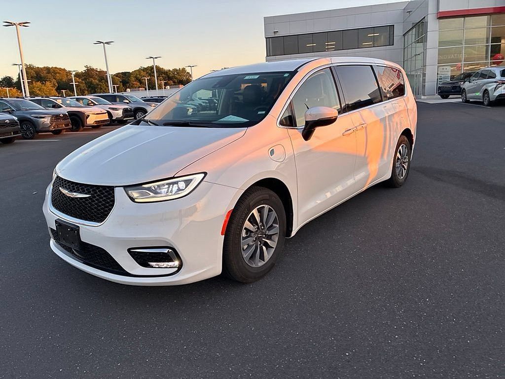 Used 2023 Chrysler Pacifica Touring-L FWD image 20