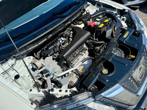 Used 2017 Nissan Rogue SV image 28