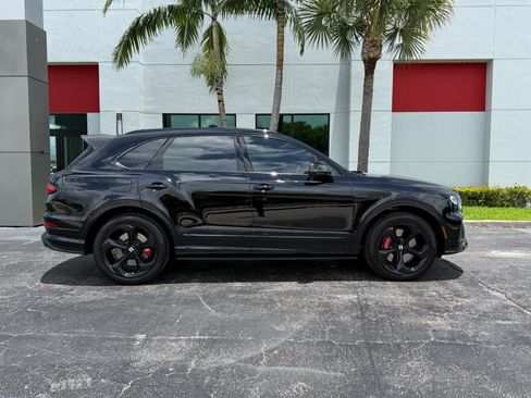 Used 2022 Bentley Bentayga AWD/4WD image 2