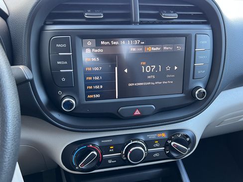 Used 2025 Kia Soul LX w/ LX Technology Package FWD image 19