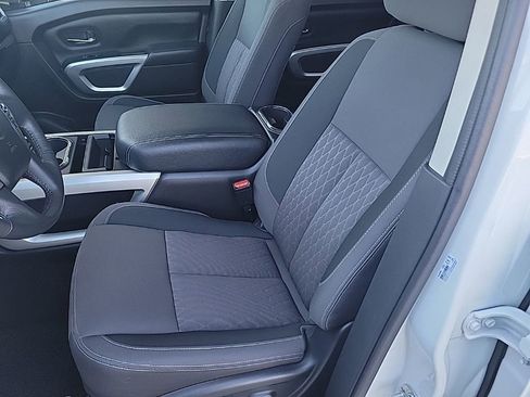 Used 2024 Nissan Titan SV w/ SV Convenience Package RWD image 17