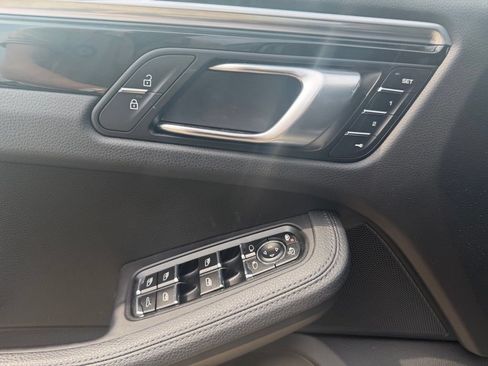 Used 2021 Porsche Macan AWD/4WD image 11