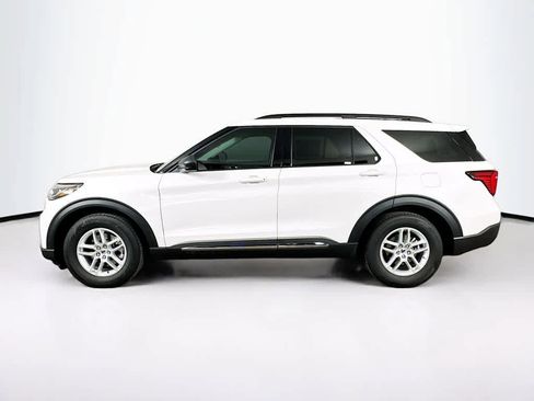 Used 2025 Ford Explorer Active w/ Active Comfort Package RWD image 3